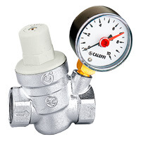 Válvula reguladora de presión inclinada Caleffi con manómetro 3/4”