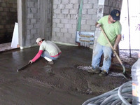 Colocación de concreto en el suelo